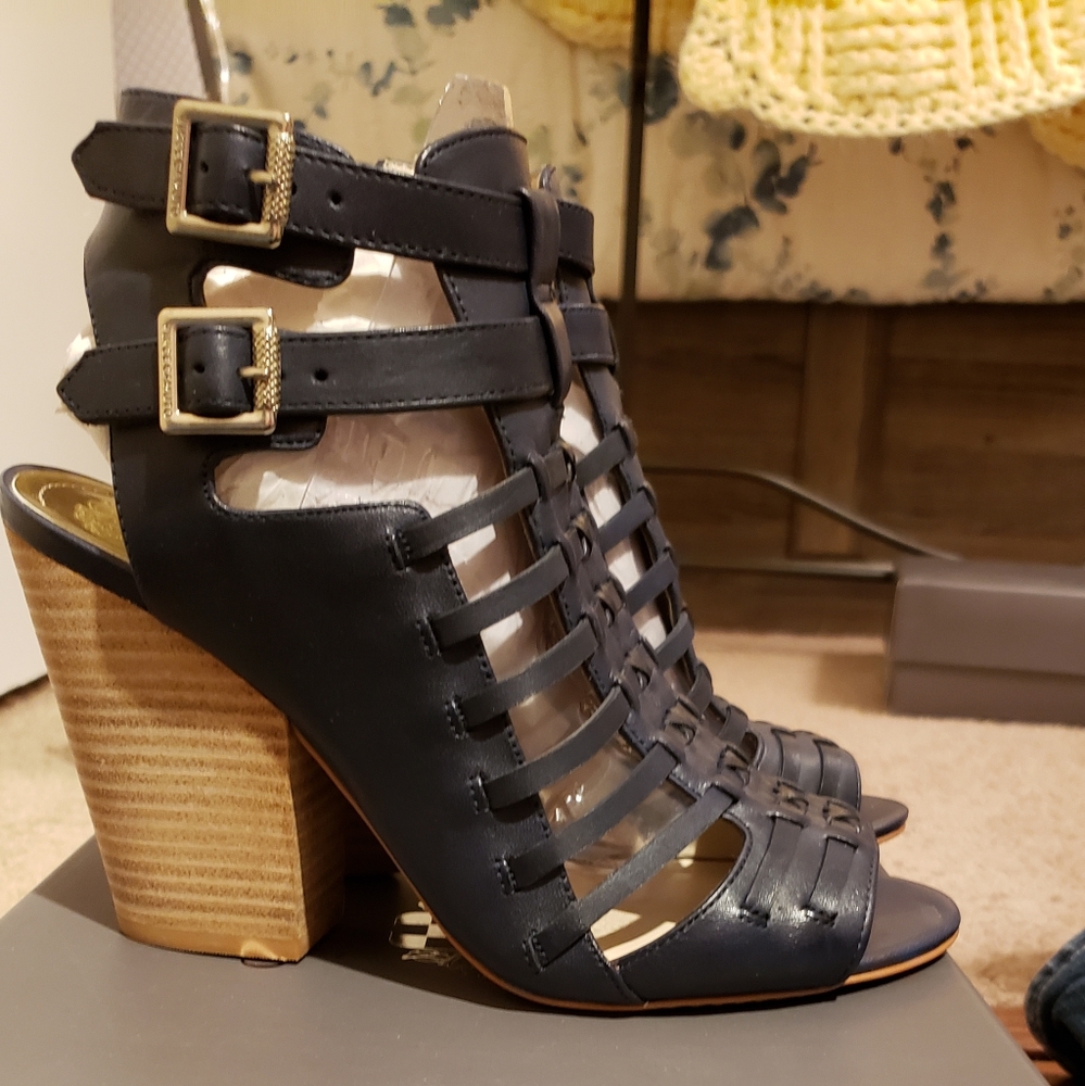 Sandals - Picture 2 of 3